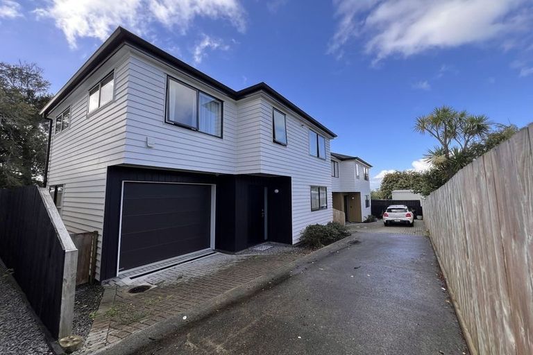 Photo of property in 27c Taipari Road, Te Atatu Peninsula, Auckland, 0610