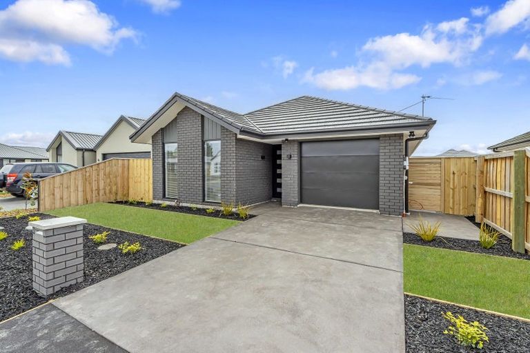Photo of property in 15 Oakmill Drive, Casebrook, Christchurch, 8051