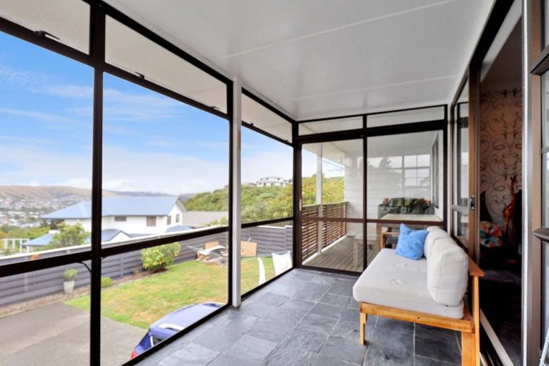 Photo of property in 92 Stewart Drive, Newlands, Wellington, 6037