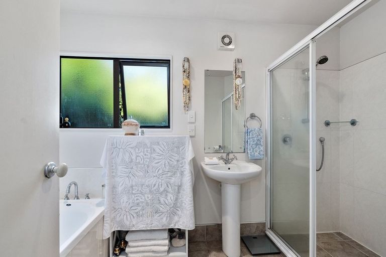 Photo of property in 222 Forrest Hill Road, Forrest Hill, Auckland, 0620