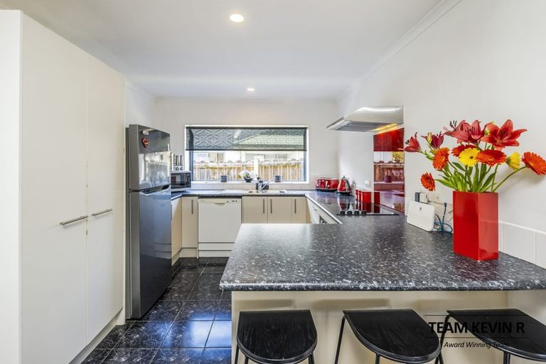 Photo of property in 10 Royalpark Place, Favona, Auckland, 2024