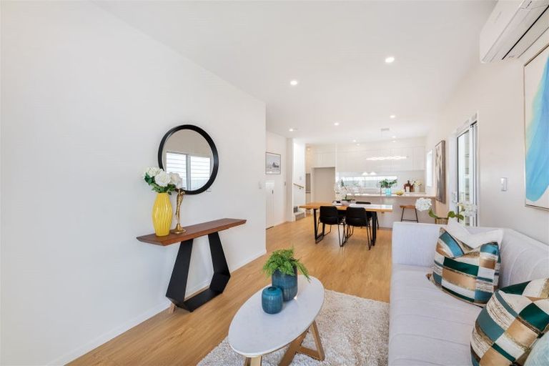 Photo of property in 3d Kingdale Road, Henderson, Auckland, 0610