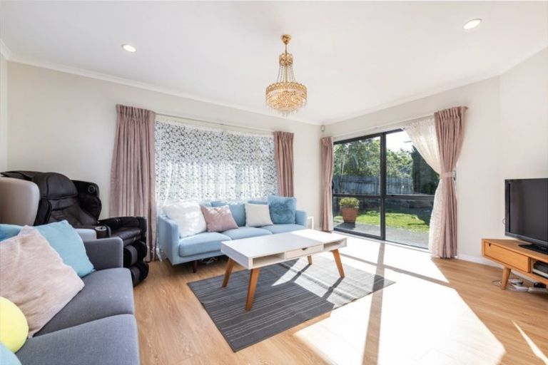 Photo of property in 2 Shah Place, Glen Eden, Auckland, 0602