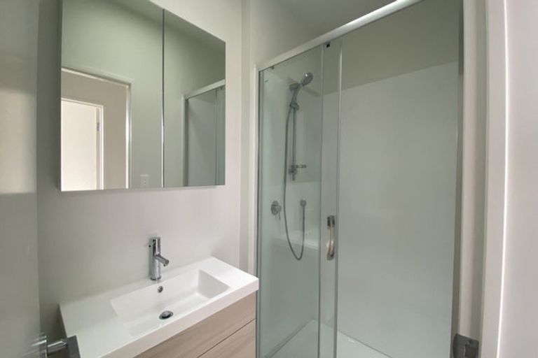 Photo of property in 14/2 Moor Avenue, Te Atatu Peninsula, Auckland, 0610