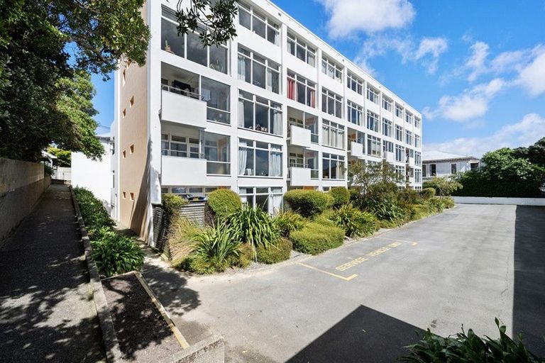 Photo of property in 10/4f Claremont Grove, Mount Victoria, Wellington, 6011