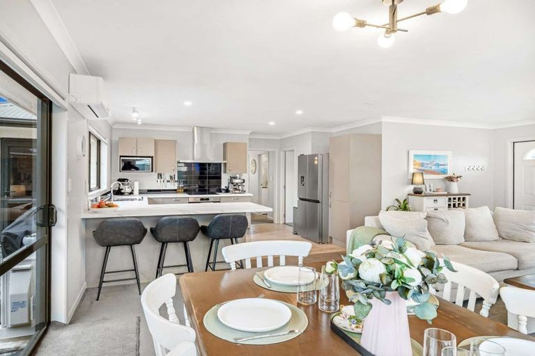 Photo of property in 34 Dahlstrom Grove, Kelvin Grove, Palmerston North, 4414