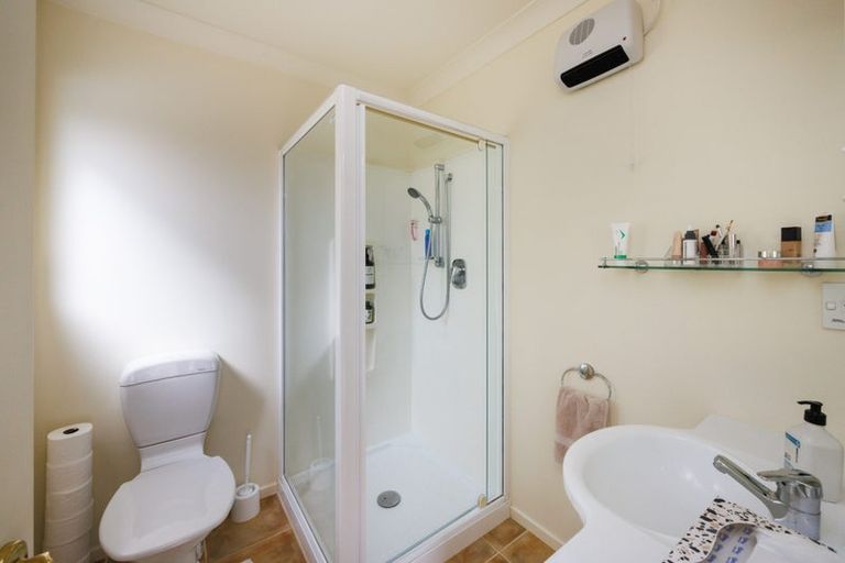 Photo of property in 5 Fountain Court, Palmerston North, 4410