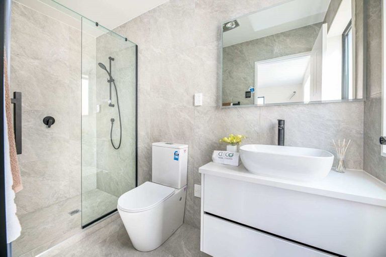 Photo of property in 2/11 Avondale Road, Taradale, Napier, 4112