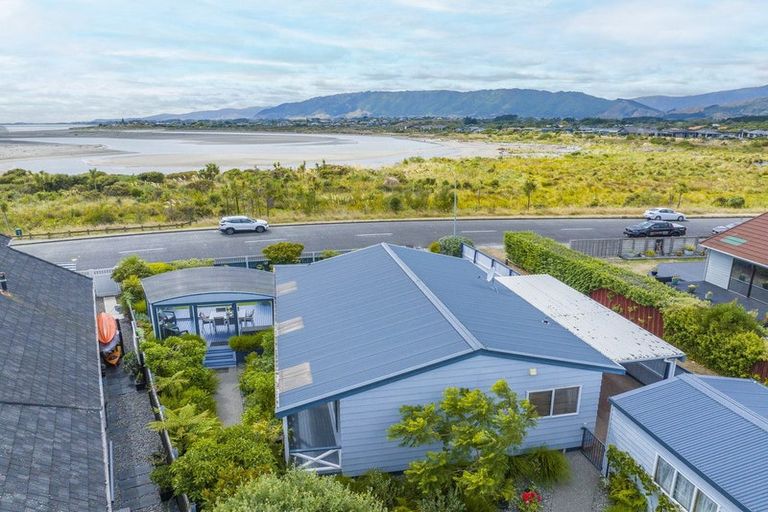 Photo of property in 260 Manly Street, Paraparaumu Beach, Paraparaumu, 5032