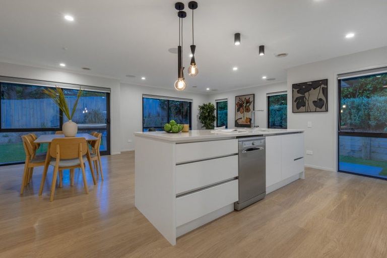 Photo of property in 38 Mooring Close, Whitby, Porirua, 5024