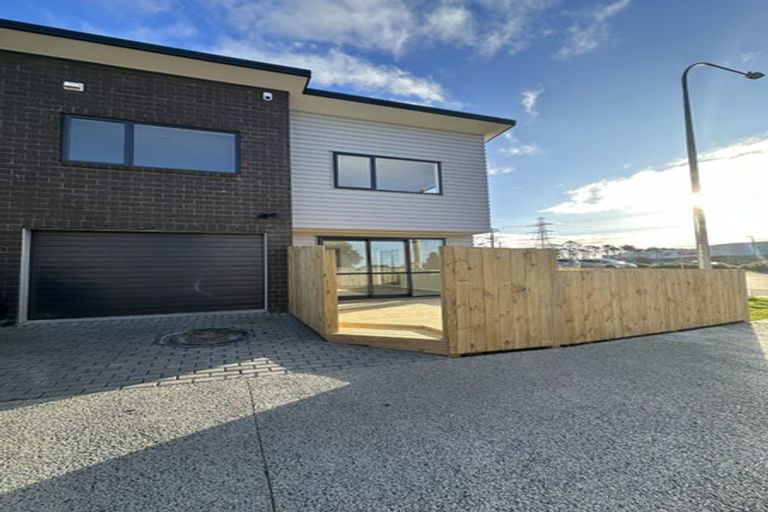 Photo of property in 365 Don Buck Road, Massey, Auckland, 0614