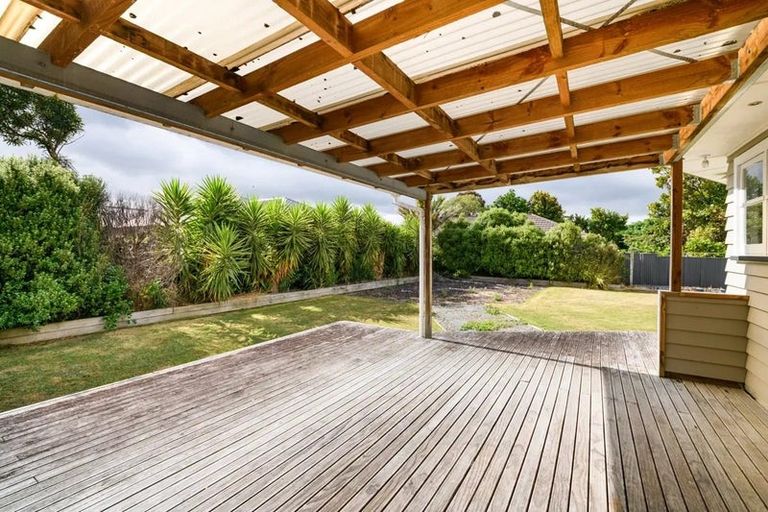 Photo of property in 18 Woburn Place, Takaro, Palmerston North, 4412