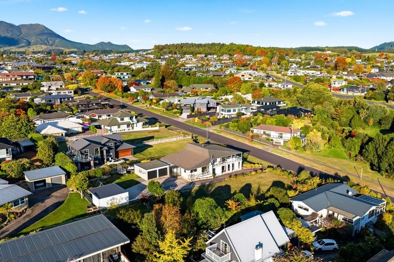 Photo of property in 16 Harvey Street, Waipahihi, Taupo, 3330