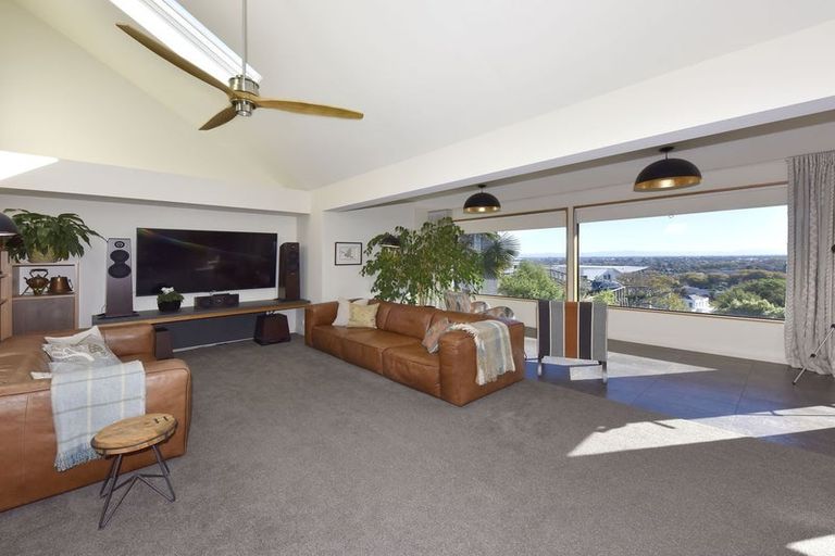 Photo of property in 12 Overdale Drive, Cashmere, Christchurch, 8022
