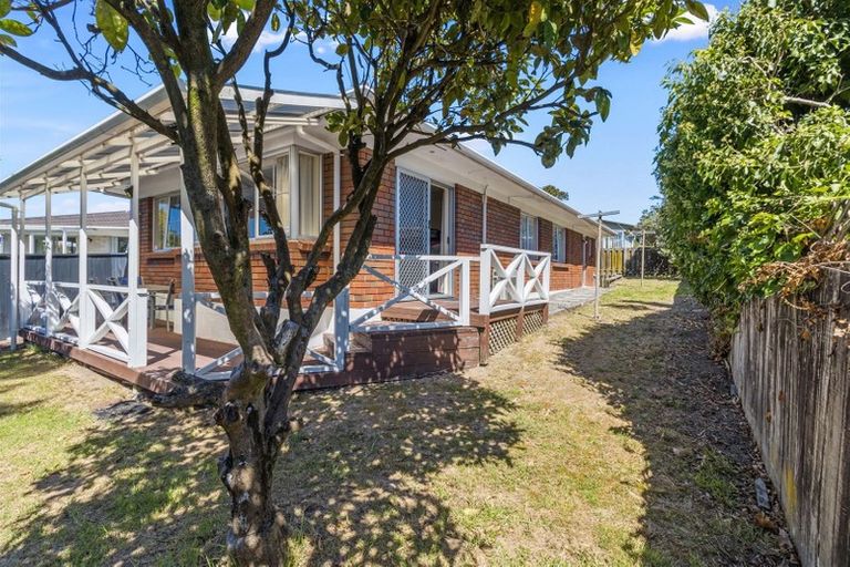 Photo of property in 1/10 May Avenue, Te Atatu South, Auckland, 0610