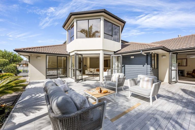 Photo of property in 22 Ballymore Drive, Pinehill, Auckland, 0632