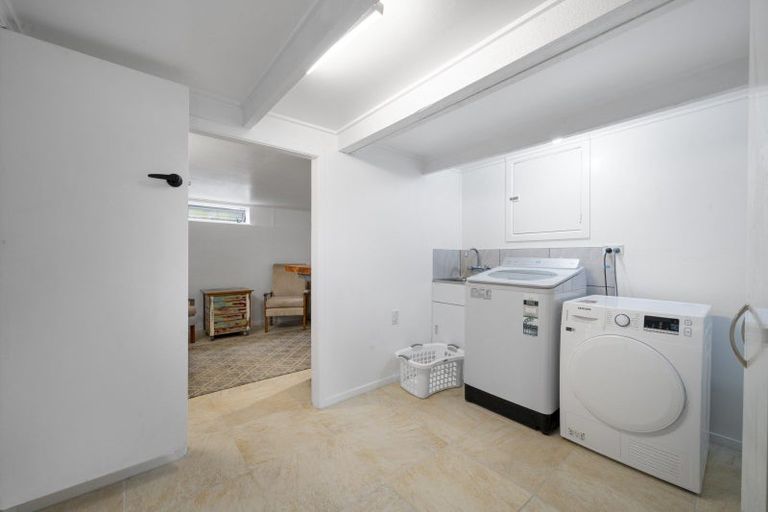 Photo of property in 11 Mount View Place, Spotswood, New Plymouth, 4310