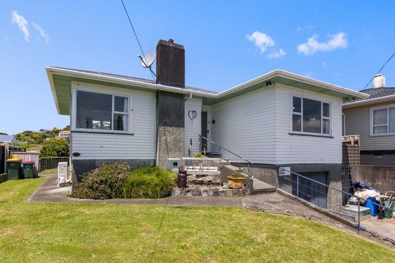 Photo of property in 14 Rospeath Crescent, Spotswood, New Plymouth, 4310