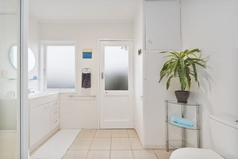 Photo of property in 51 Spence Road, Henderson, Auckland, 0612