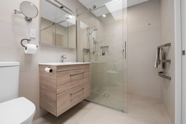 Photo of property in 62 Grosvenor Gardens, Flagstaff, Hamilton, 3210