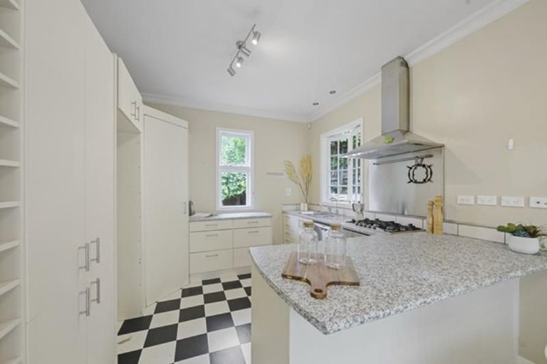 Photo of property in 15 Fitzroy Street, Wadestown, Wellington, 6012