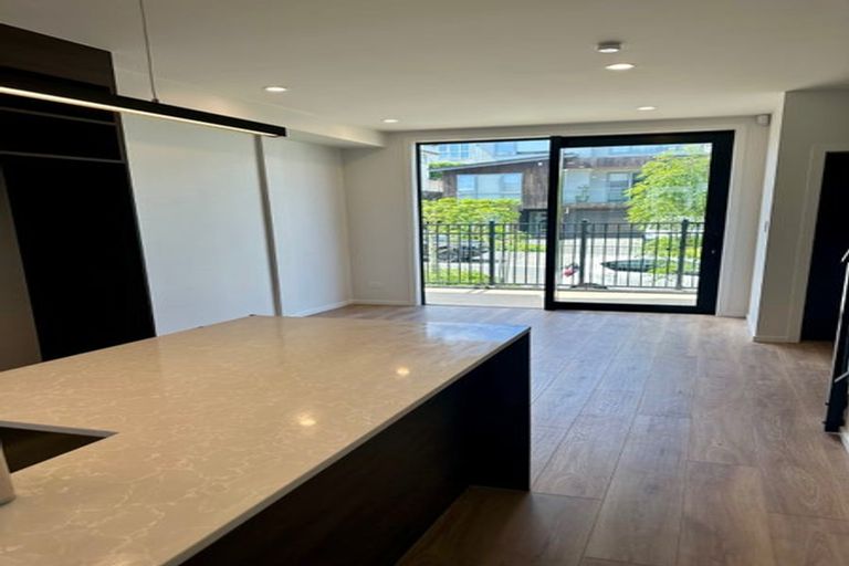 Photo of property in 10/19 Windlass Street, Long Bay, Auckland, 0630
