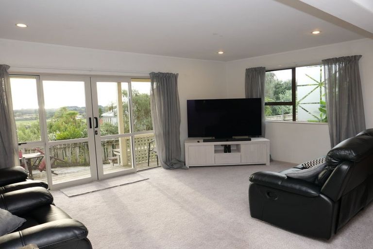Photo of property in 67 Kotare Street, Waikanae, 5036