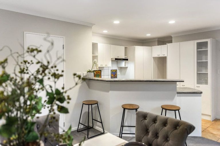 Photo of property in 1/6 Sunnydale Place, Oteha, Auckland, 0632