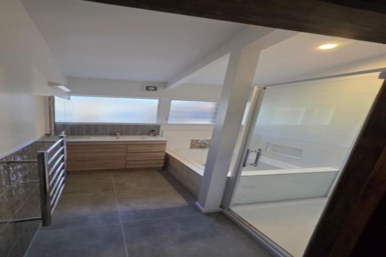 Photo of property in 34 Lowtherhurst Road, Massey, Auckland, 0614