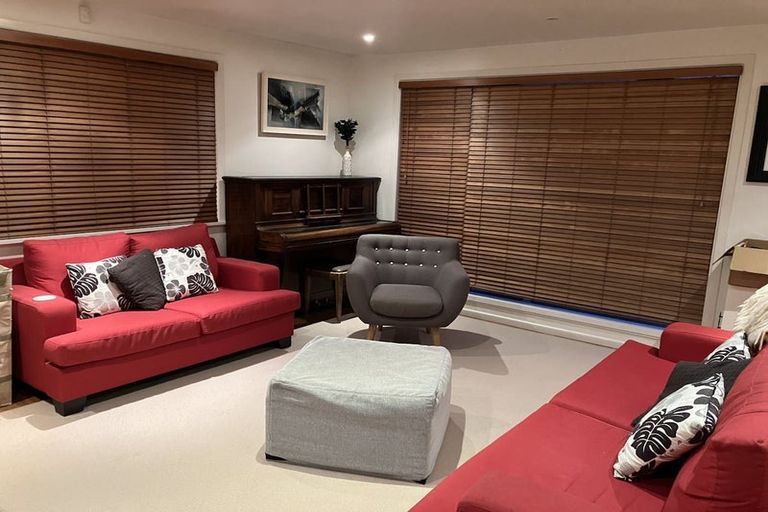 Photo of property in 52 Huntingdon Street, Northland, Wellington, 6012