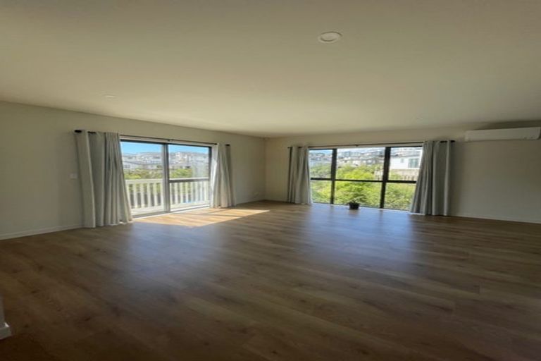 Photo of property in 24 Baumea Rise, Massey, Auckland, 0614
