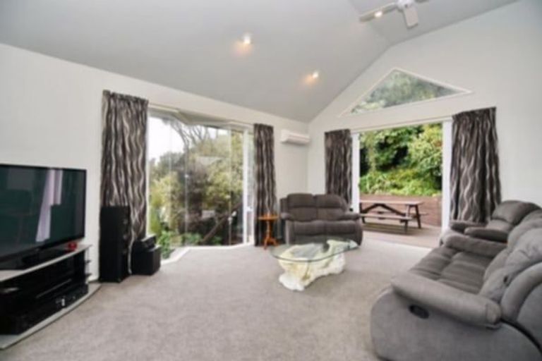 Photo of property in 102 Cannon Hill Crescent, Mount Pleasant, Christchurch, 8081