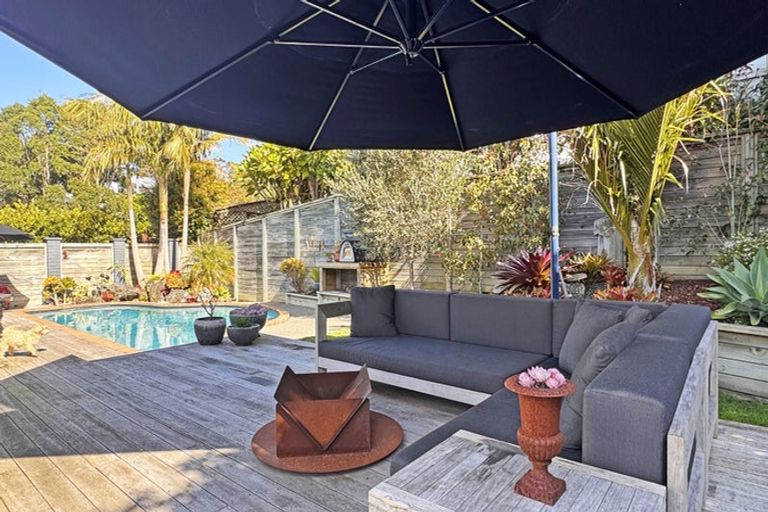 Photo of property in 15 Harper Street, Chatswood, Auckland, 0626