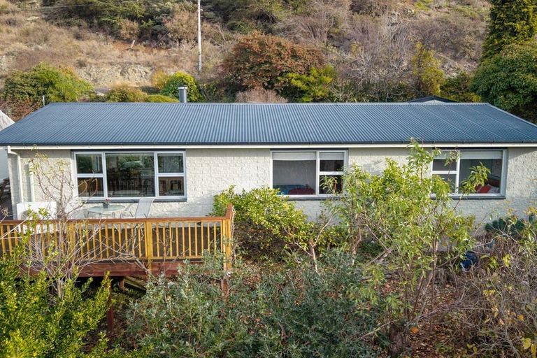 Photo of property in 18 Branxholm Street, Roxburgh, 9500