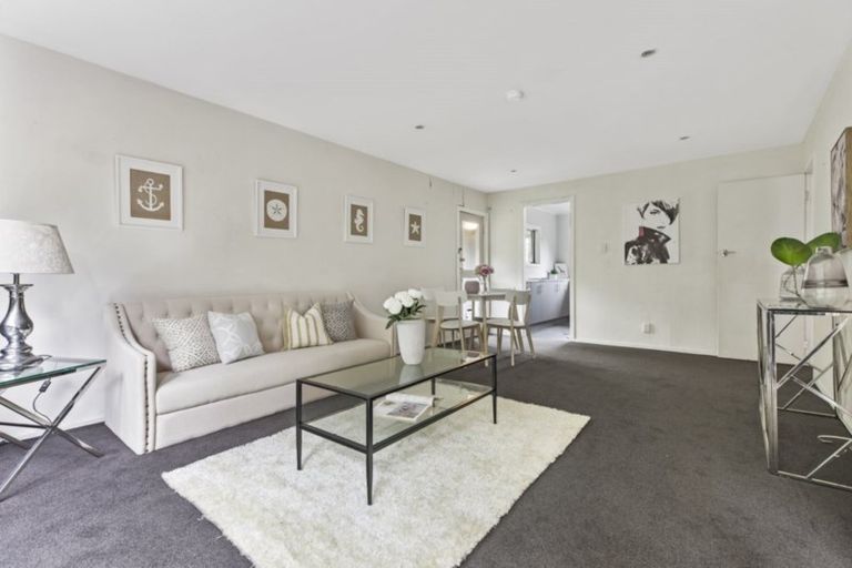 Photo of property in 2/1a Oates Road, Glen Eden, Auckland, 0602