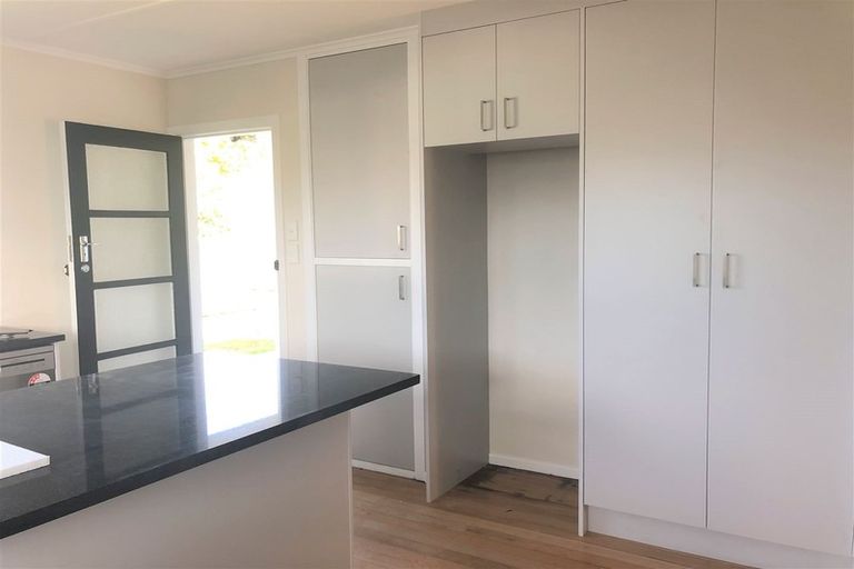 Photo of property in 37 Harrington Road, Henderson, Auckland, 0610