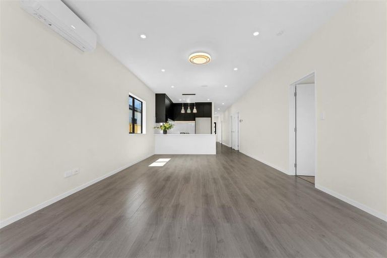 Photo of property in 14 Waimarie Drive, Karaka, 2578