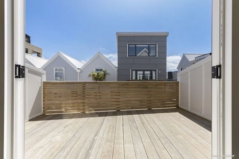 Photo of property in Pirie Street Townhouses, 31/35 Pirie Street, Mount Victoria, Wellington, 6011