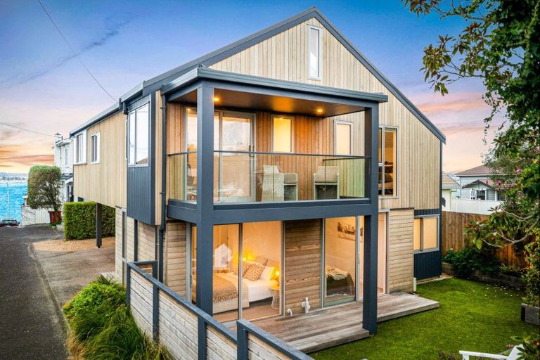 Photo of property in 2/43 Princes Street, Northcote Point, Auckland, 0627