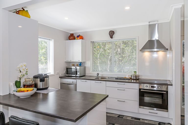 Photo of property in 1/6 Sunnybrae Road, Hillcrest, Auckland, 0627