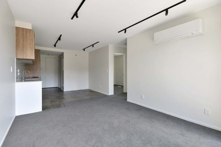 Photo of property in 2/63 Tiketike Way, Brooklyn, Wellington, 6021