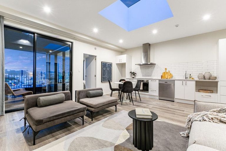 Photo of property in 305/2 Onepu Road, Kilbirnie, Wellington, 6022