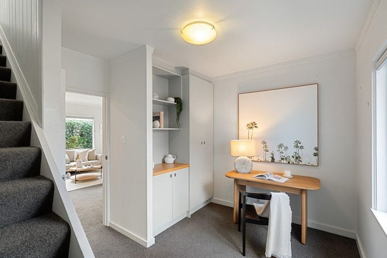 Photo of property in 318 Queens Drive, Lyall Bay, Wellington, 6022