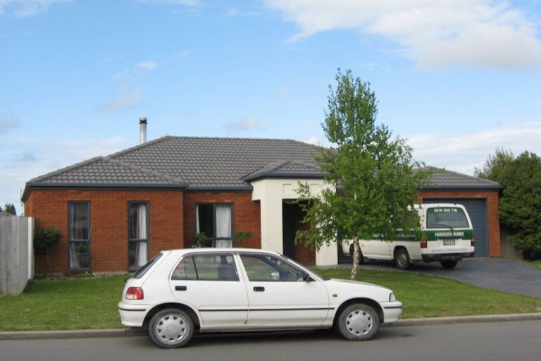 Photo of property in 28 Hawkins Place, Rangiora, 7400