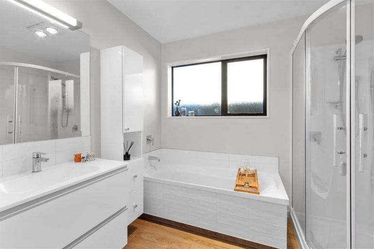 Photo of property in 11 Glenbarr Lane, Broomfield, Christchurch, 8042