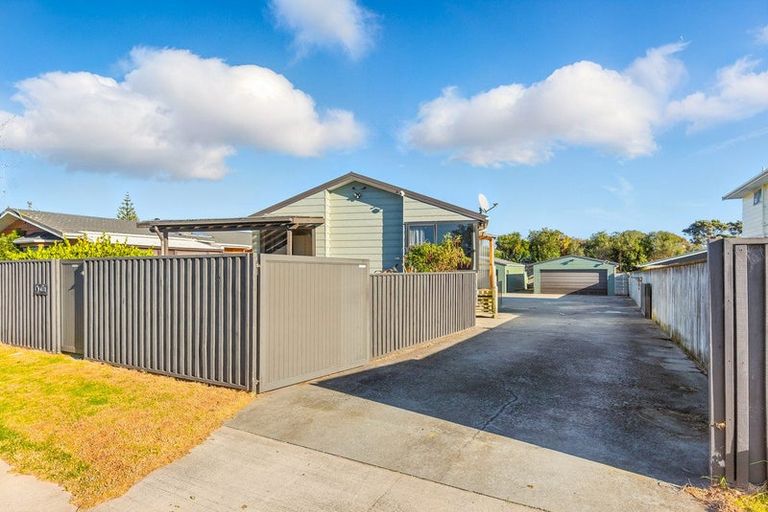 Photo of property in 30 Eruini Street, Waikanae Beach, Waikanae, 5036