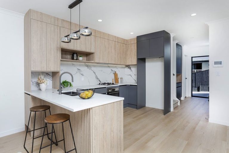 Photo of property in 24b Scarlock Avenue, Browns Bay, Auckland, 0630