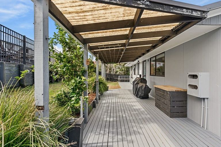 Photo of property in 1/21 Sarajevo Place, Massey, Auckland, 0614