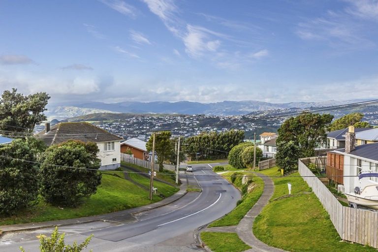 Photo of property in 2 Rakihau Place, Titahi Bay, Porirua, 5022