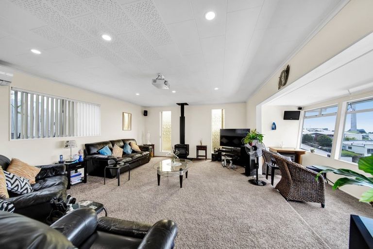 Photo of property in 57 Pioneer Road, Moturoa, New Plymouth, 4310